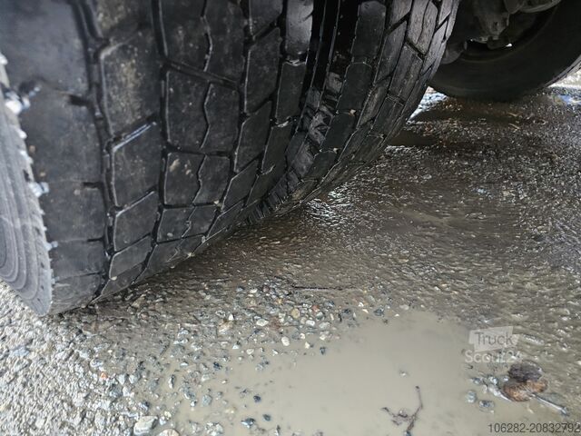 Kutu kamyonu Volvo FL 240 4x2 16tons Seitentüren Koff