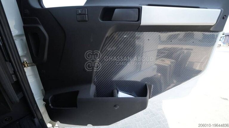 Fahrgestell mit Fahrerhaus Shacman FAST 12JSD200T-B PTO