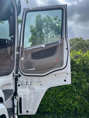 Standard-SZM DAF XG+ 530 FT