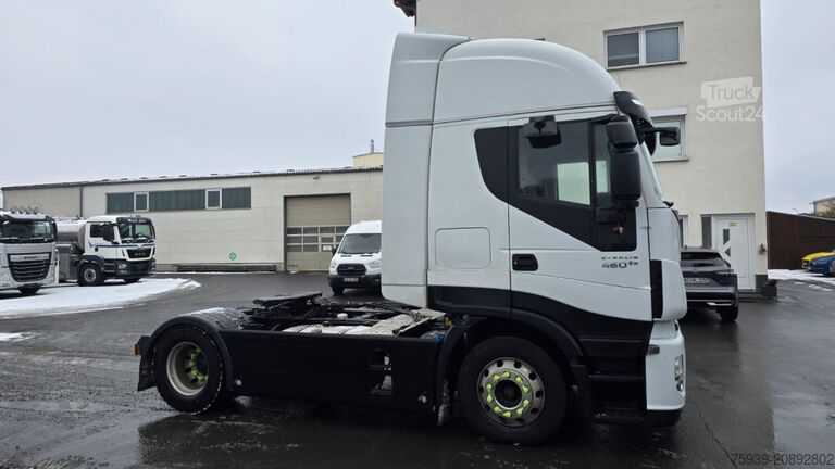 Standardowy ciągnik siodłowy Iveco Magirus 440 4x2