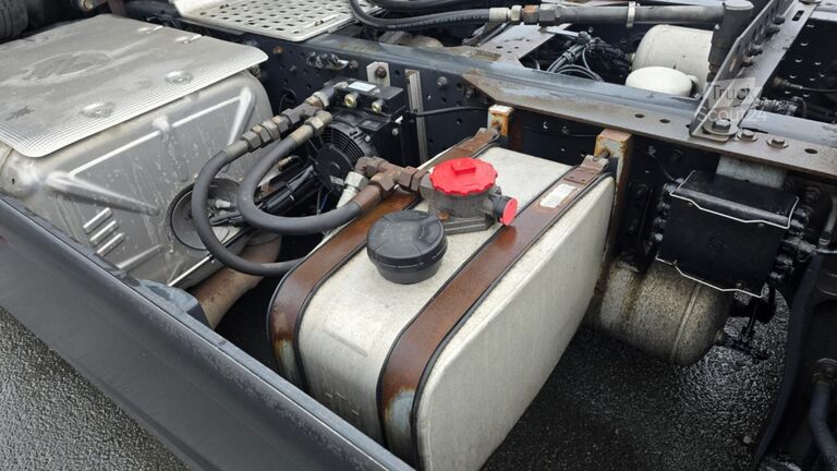 Standardowy ciągnik siodłowy Iveco Magirus 440 4x2