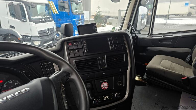 Standardowy ciągnik siodłowy Iveco Magirus 440 4x2