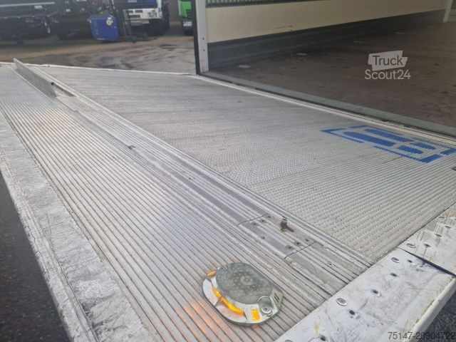 Kasa kamyoneti FUSO Canter 7C18 3-Sitzer Klima Koffer Ladebordwand