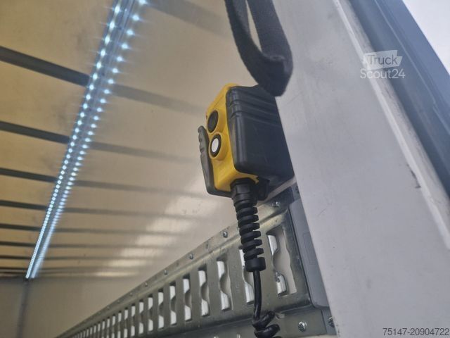 Kasa kamyoneti FUSO Canter 7C18 3-Sitzer Klima Koffer Ladebordwand