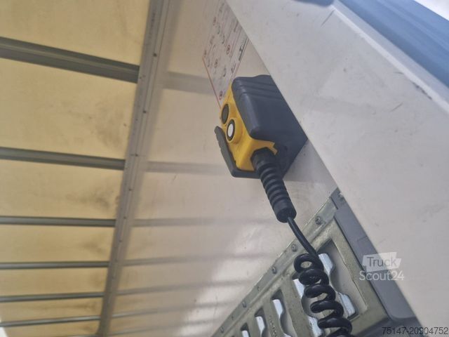 Kasa kamyoneti FUSO Canter 7C18 3-Sitzer Klima Koffer Ladebordwand