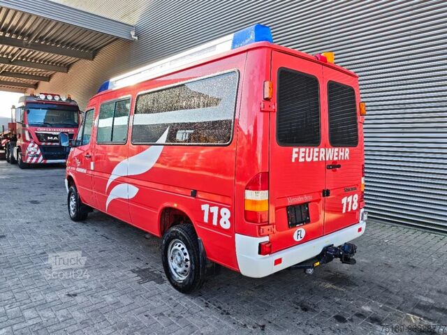 Furgão de painéis Mercedes-Benz Sprinter 316 CDI 4x4 Feuerwehr 10 Persons!