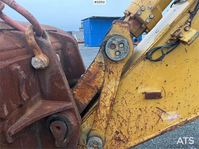 حفارة زاحفة Caterpillar 365C excavator with tooth bucket