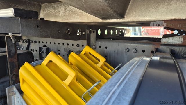 Camion à ordures MERCEDES-BENZ 2633 Econic Faun Variopress 522 Zöller 2301