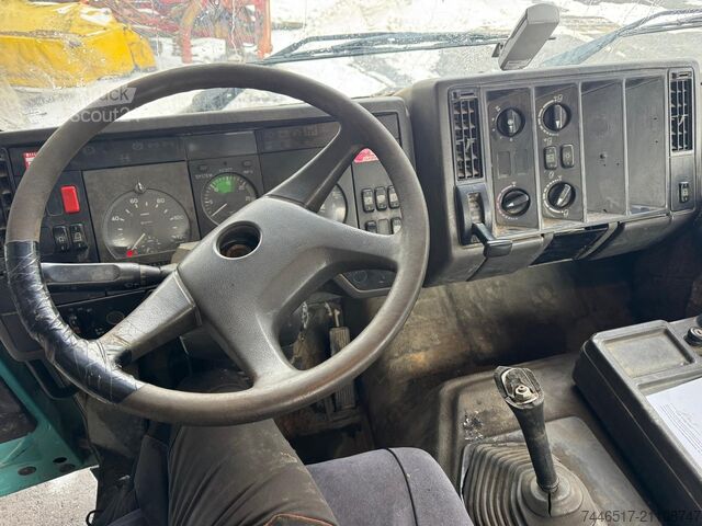 Tipper truck Mercedes-Benz 1824