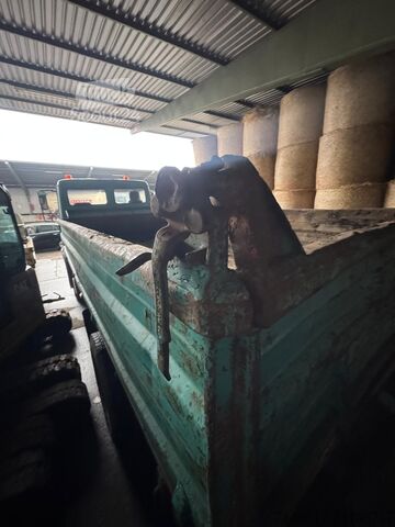 Tipper truck Mercedes-Benz 1824