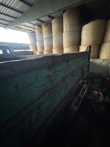 Tipper truck Mercedes-Benz 1824