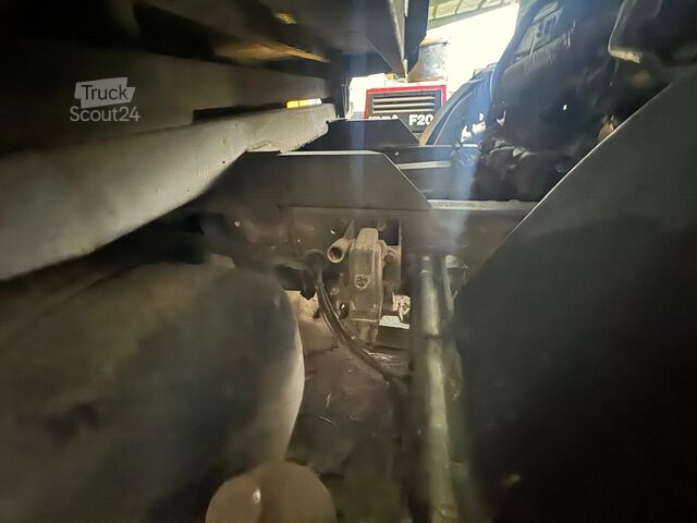 Tipper truck Mercedes-Benz 1824