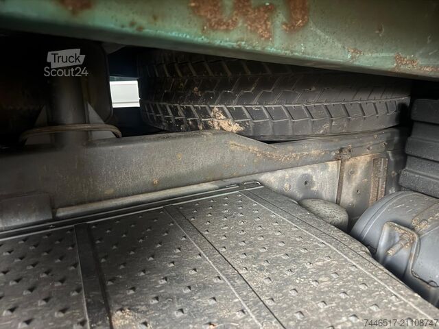 Tipper truck Mercedes-Benz 1824