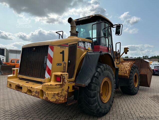 Kolesni nakladalnik CATERPILLAR Radlader 962H/ AC/ 9.300 Bh/ Scheckheft CAT