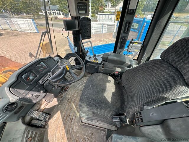 Kolesni nakladalnik CATERPILLAR Radlader 962H/ AC/ 9.300 Bh/ Scheckheft CAT