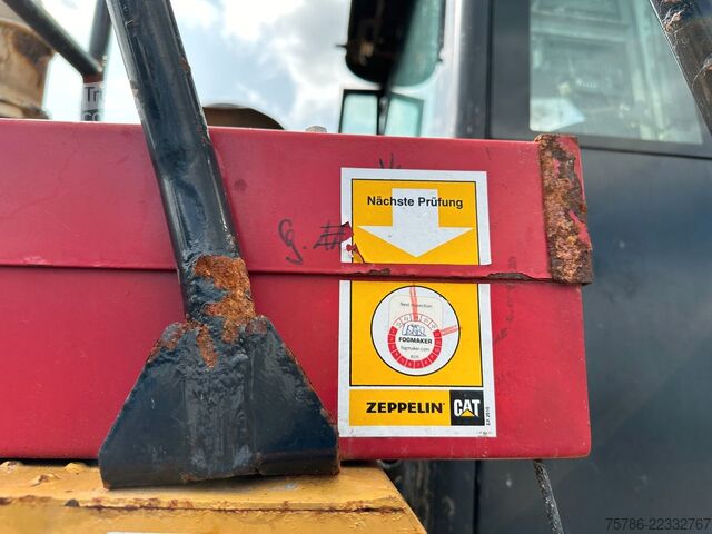 Kolesni nakladalnik CATERPILLAR Radlader 962H/ AC/ 9.300 Bh/ Scheckheft CAT