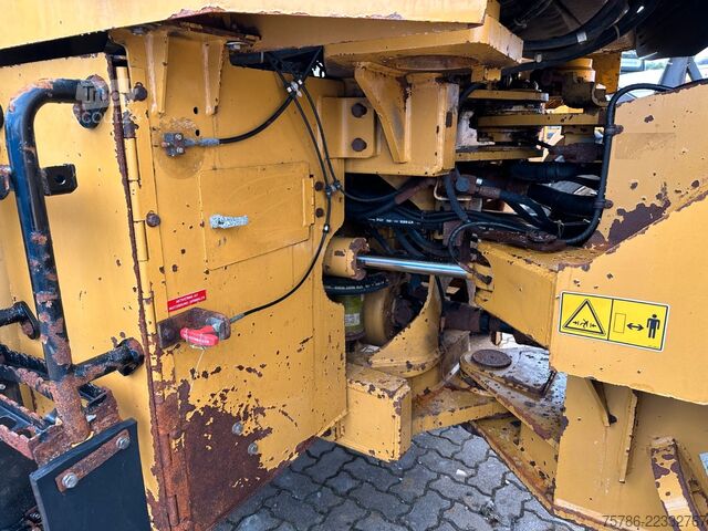Kolesni nakladalnik CATERPILLAR Radlader 962H/ AC/ 9.300 Bh/ Scheckheft CAT