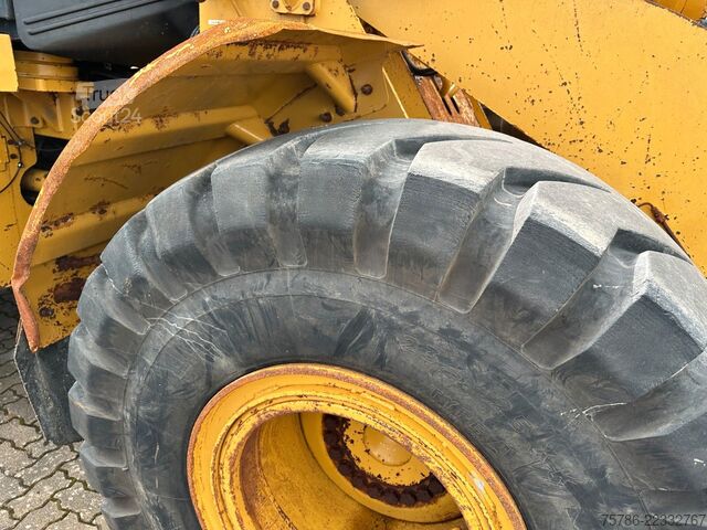 Kolesni nakladalnik CATERPILLAR Radlader 962H/ AC/ 9.300 Bh/ Scheckheft CAT