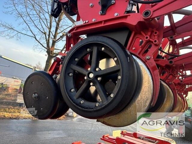 Hassas ekim makinesi Kverneland OPTIMA HD E-DRIVE inkl. Kverneland DF1 Fronttank