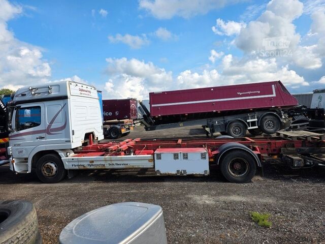 Камион със сменяема надстройка MERCEDES-BENZ 1524 BDF mit Klima, Ladebordwand, 2 x Bett