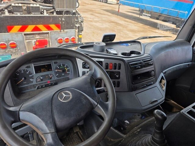 Камион със сменяема надстройка MERCEDES-BENZ 1524 BDF mit Klima, Ladebordwand, 2 x Bett