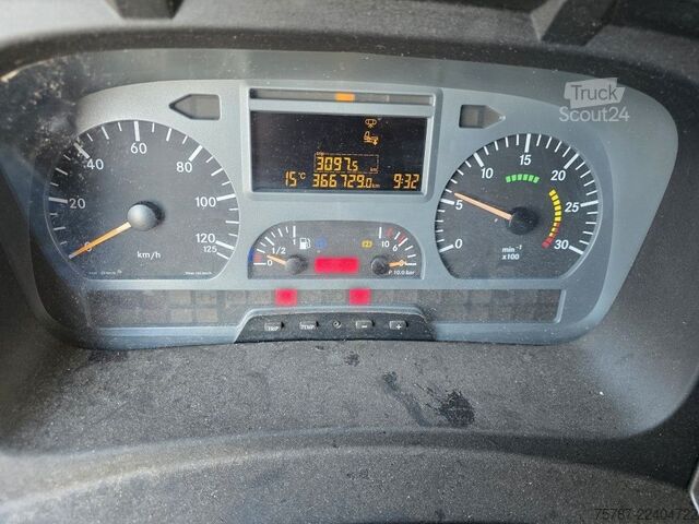 Камион със сменяема надстройка MERCEDES-BENZ 1524 BDF mit Klima, Ladebordwand, 2 x Bett