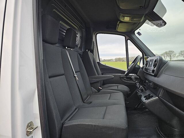 High-roof van MERCEDES-BENZ SPRINTER 311 L2H2 Mbux RWD!