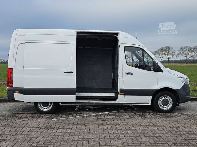 High-roof van MERCEDES-BENZ SPRINTER 311 L2H2 Mbux RWD!