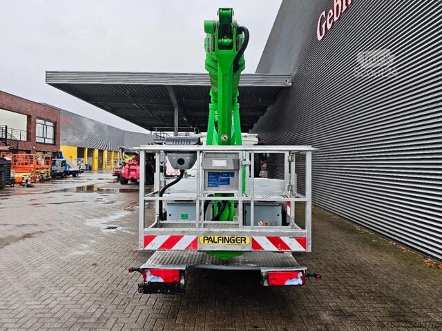Emelőplatform MAN TGL 8.150 4x2 Palfinger P300 KS