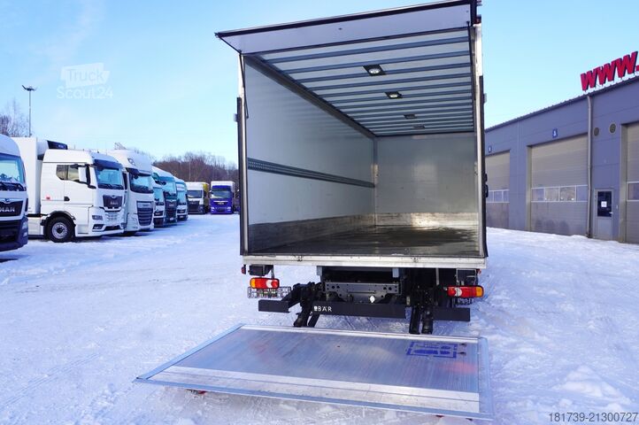 Container DAF LF 12.210 18-pallet container with tail