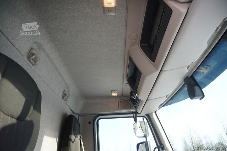 Container DAF LF 12.210 18-pallet container with tail