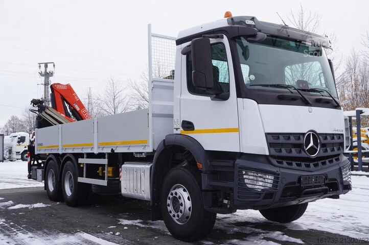 Burtowy z HDS Mercedes-Benz Arocs 2633 flatbed truck / Crane FASSI