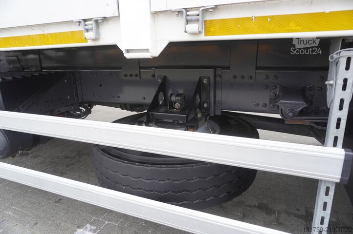 Platforma z żurawiem Renault C280 DTI 8 / FASSI crane 5.6T / 560 mth