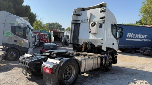 Standarta vilcējs Iveco Stralis 460 Hi-Way