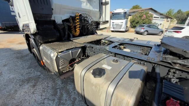 Standarta vilcējs Iveco Stralis 460 Hi-Way