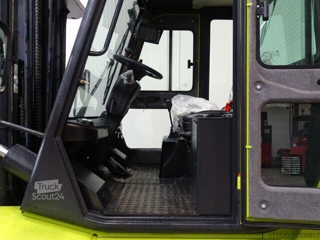 Chariot élévateur frontal Clark C80D900 - TRIPLEX - DEMO