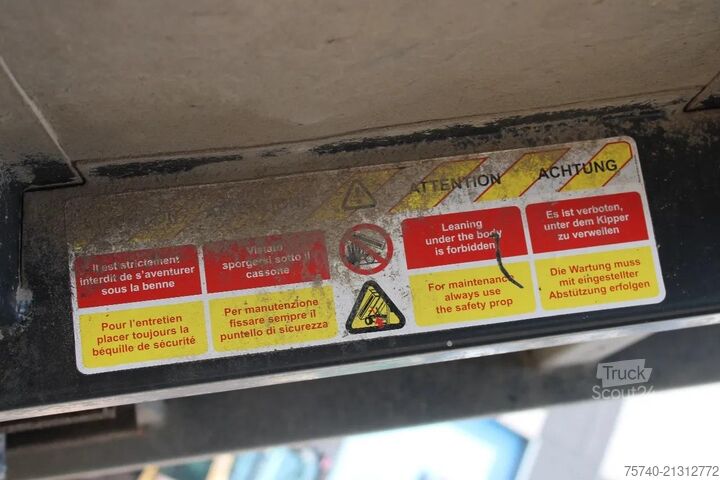 Volquete Nissan 45.13 + EURO 4 + C patent + tipper + MANUAL