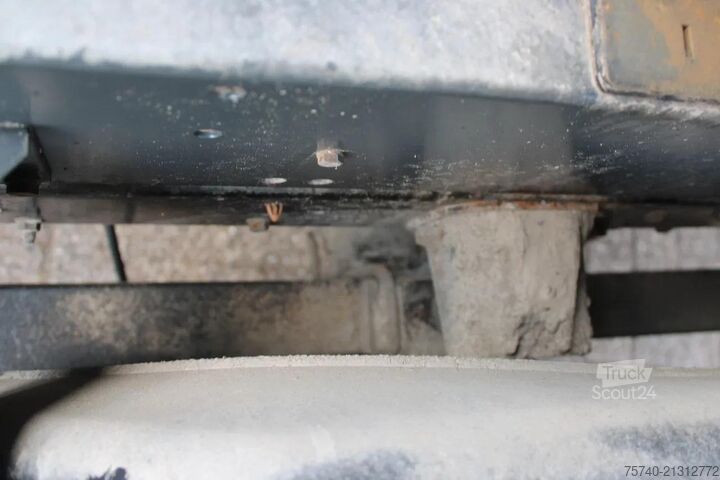 Volquete Nissan 45.13 + EURO 4 + C patent + tipper + MANUAL