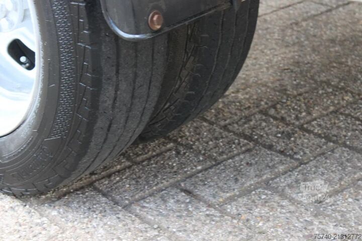 Volquete Nissan 45.13 + EURO 4 + C patent + tipper + MANUAL