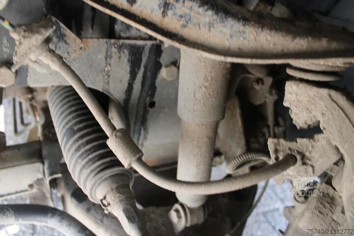 Volquete Nissan 45.13 + EURO 4 + C patent + tipper + MANUAL
