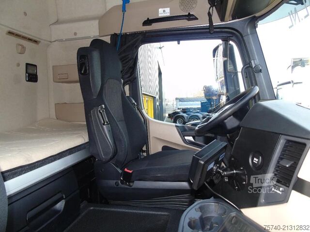 Standaard trekker Mercedes-Benz Actros 1933 + SPOILER