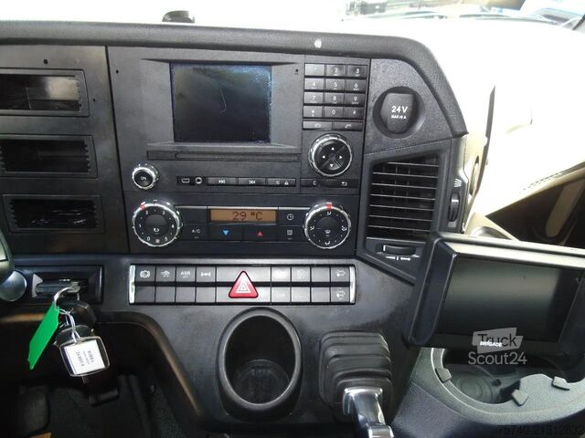 Standaard trekker Mercedes-Benz Actros 1933 + SPOILER