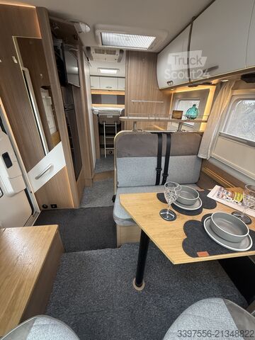 Félintegrált lakóautó Carado T 447