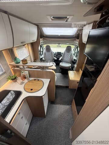 Félintegrált lakóautó Carado T 447