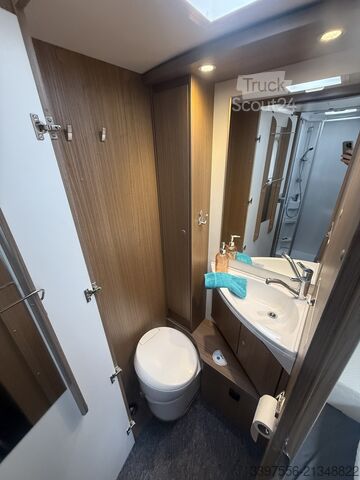 Félintegrált lakóautó Carado T 447