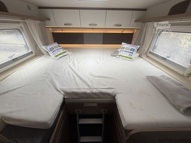 Félintegrált lakóautó Carado T 447