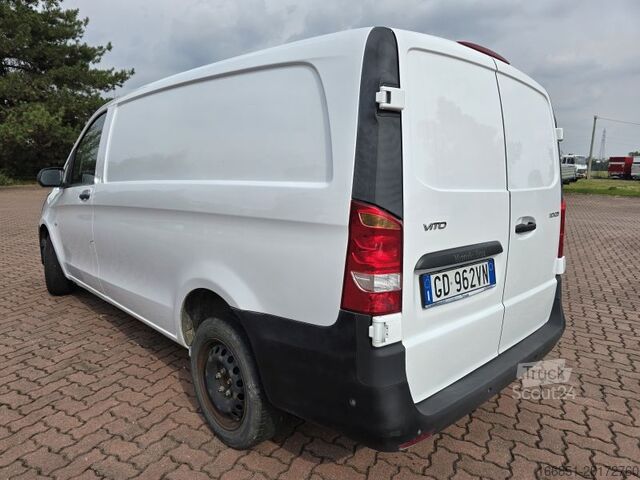 компактний фургон Mercedes-Benz Vito