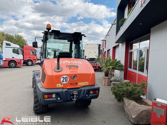 Челен товарач KUBOTA R082*Hydr.Schnellwechsler*Pal.Gabel*nur 539h*