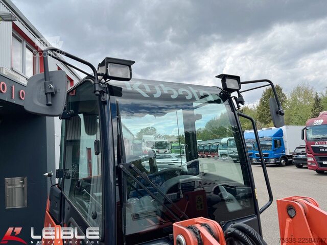 Челен товарач KUBOTA R082*Hydr.Schnellwechsler*Pal.Gabel*nur 539h*