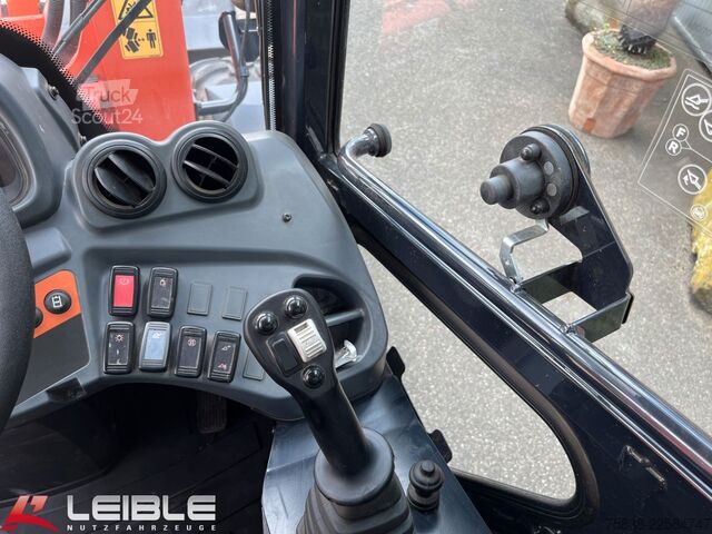 Челен товарач KUBOTA R082*Hydr.Schnellwechsler*Pal.Gabel*nur 539h*